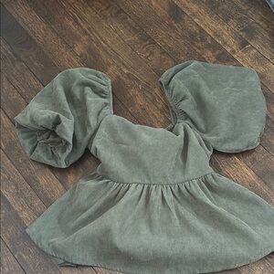 Francesca's Collections Green Puff Sleeve Top